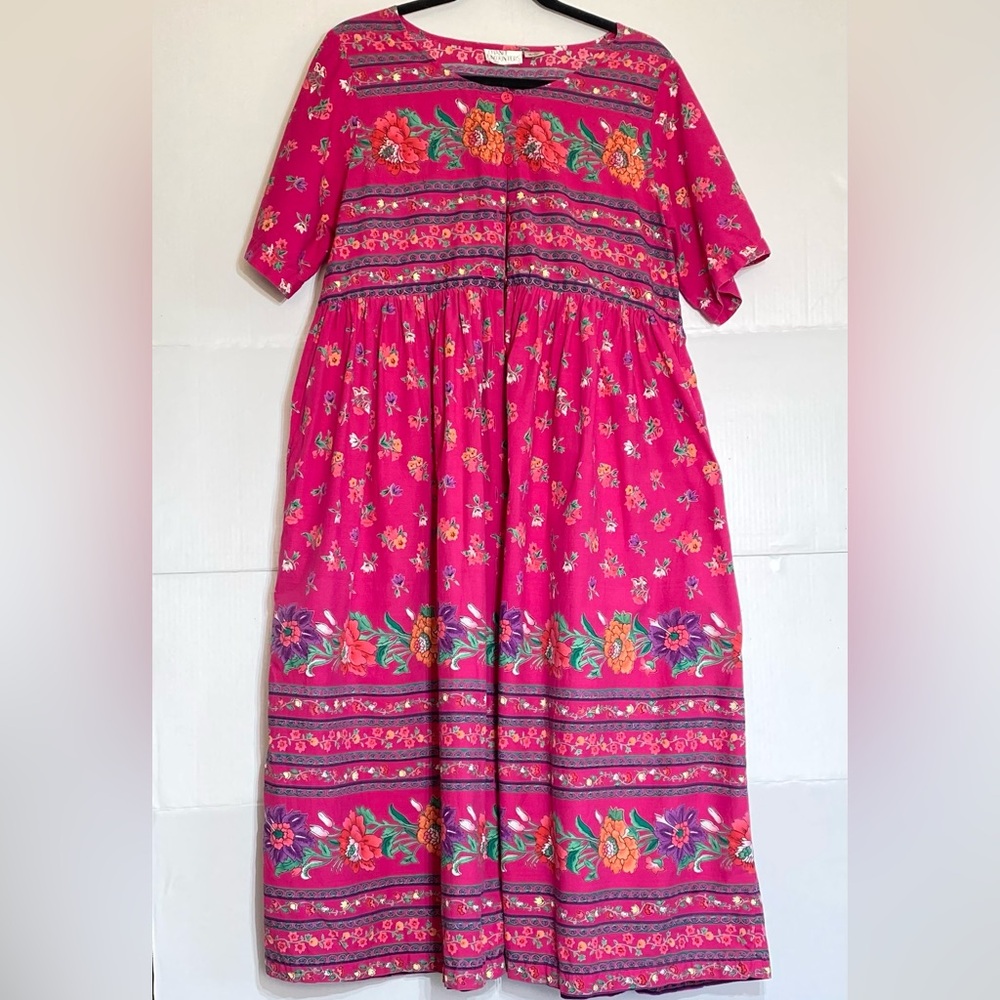 Chance encounter size medium, pink flower vintage button down